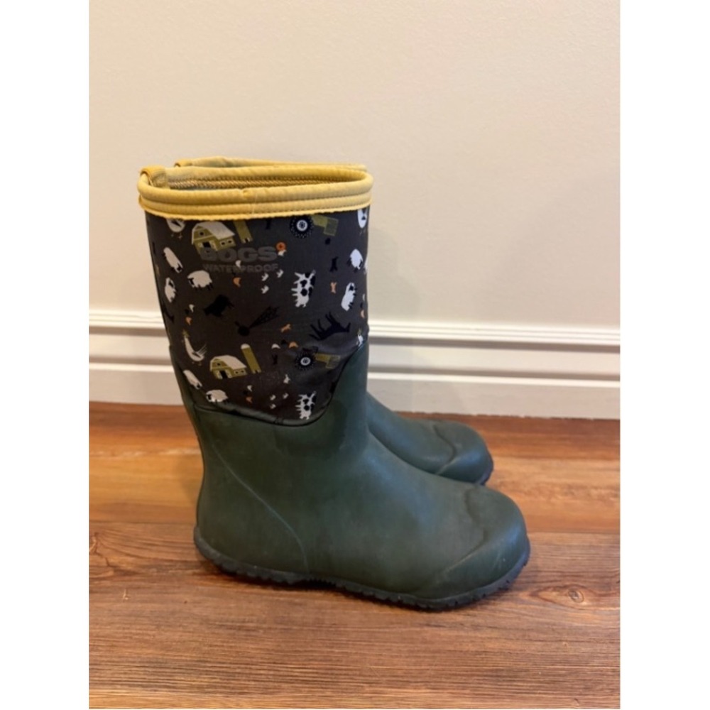 Bogs Kids Green Rain Boots farm print kids size 5